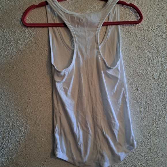๐ White racer back top - Picture 3 of 3